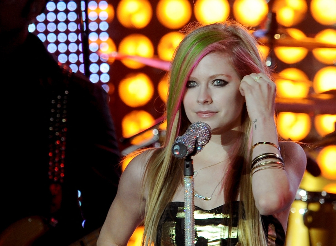 2000s Pop Star, 40, Unrecognizable on Recent Tour Stop: ‘I Would Not Have Known That's Her?'