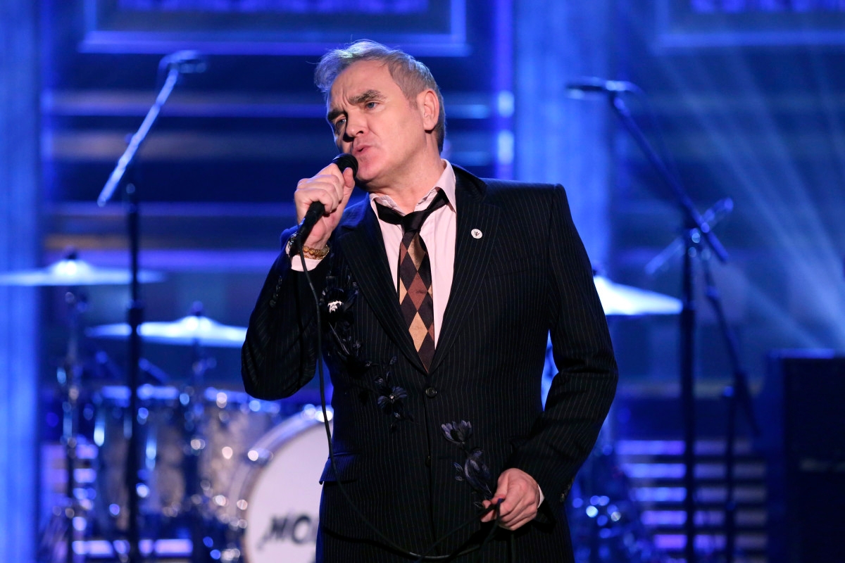 '80s Indie Pop Legend, 66, Delivers Jaw-Dropping Performance: 'Absolutely Buzzing'