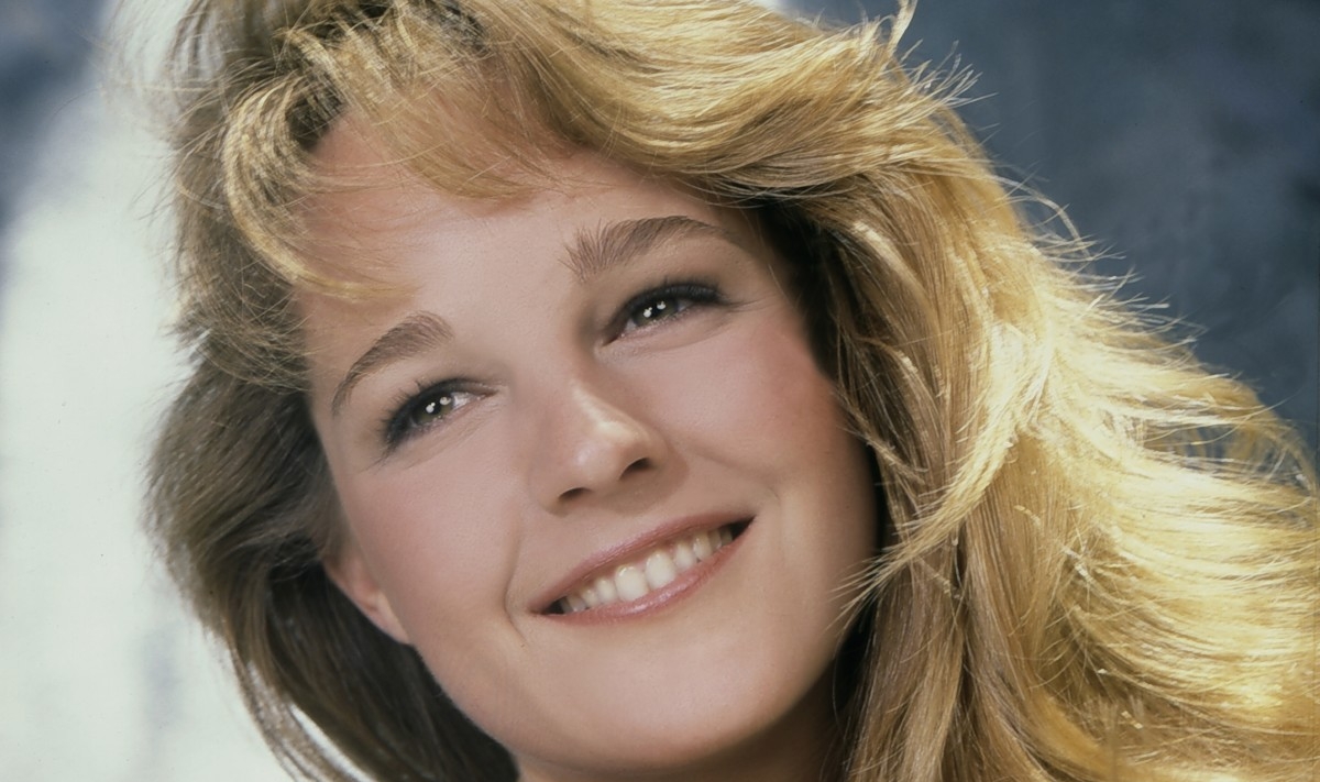 Iconic '90s Actress, 61, Stuns Fans With Natural Aging Appearance
