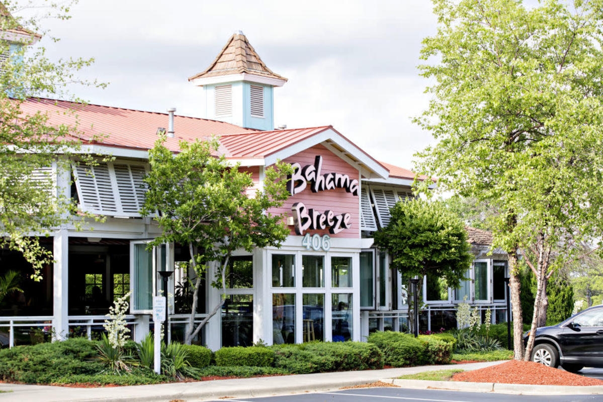Popular National Restaurant Chain Closes 15 Locations With 'No Warning'