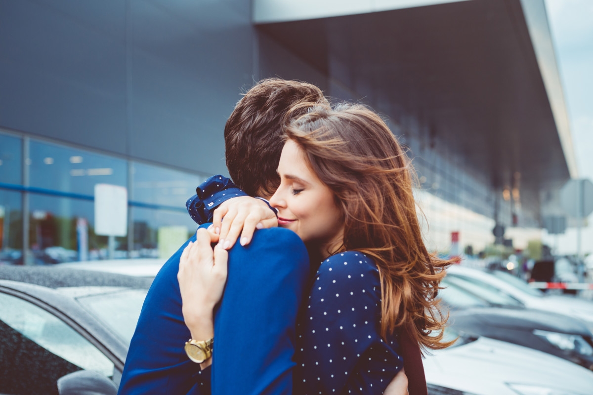 5 Signs You Met the Right Person at the Wrong Time, According to a Psychologist