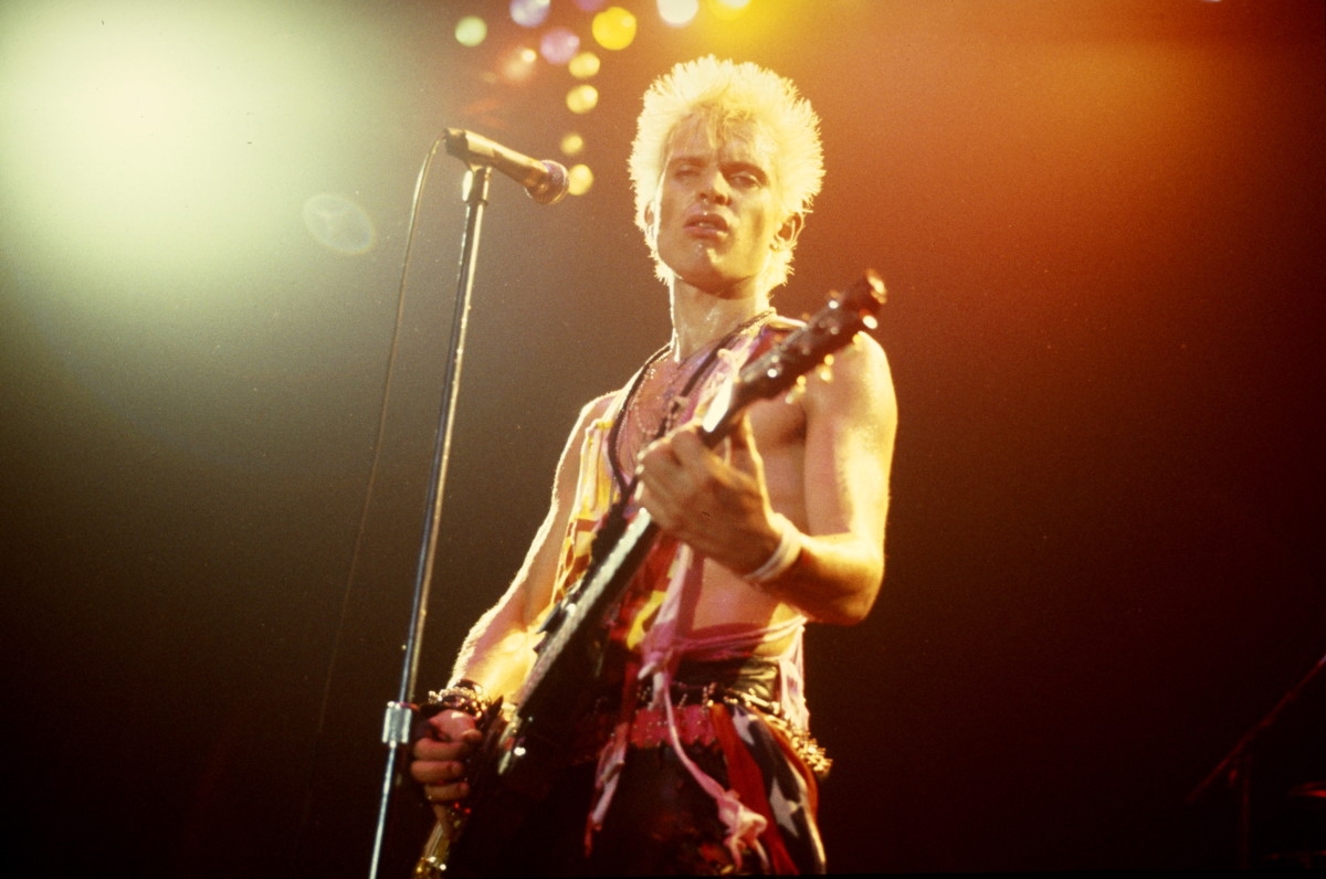 ‘80s Rocker, 69, Strips Down on Stage for Jaw-Dropping Performance: ‘Was Loud When the Shirt Came Off'