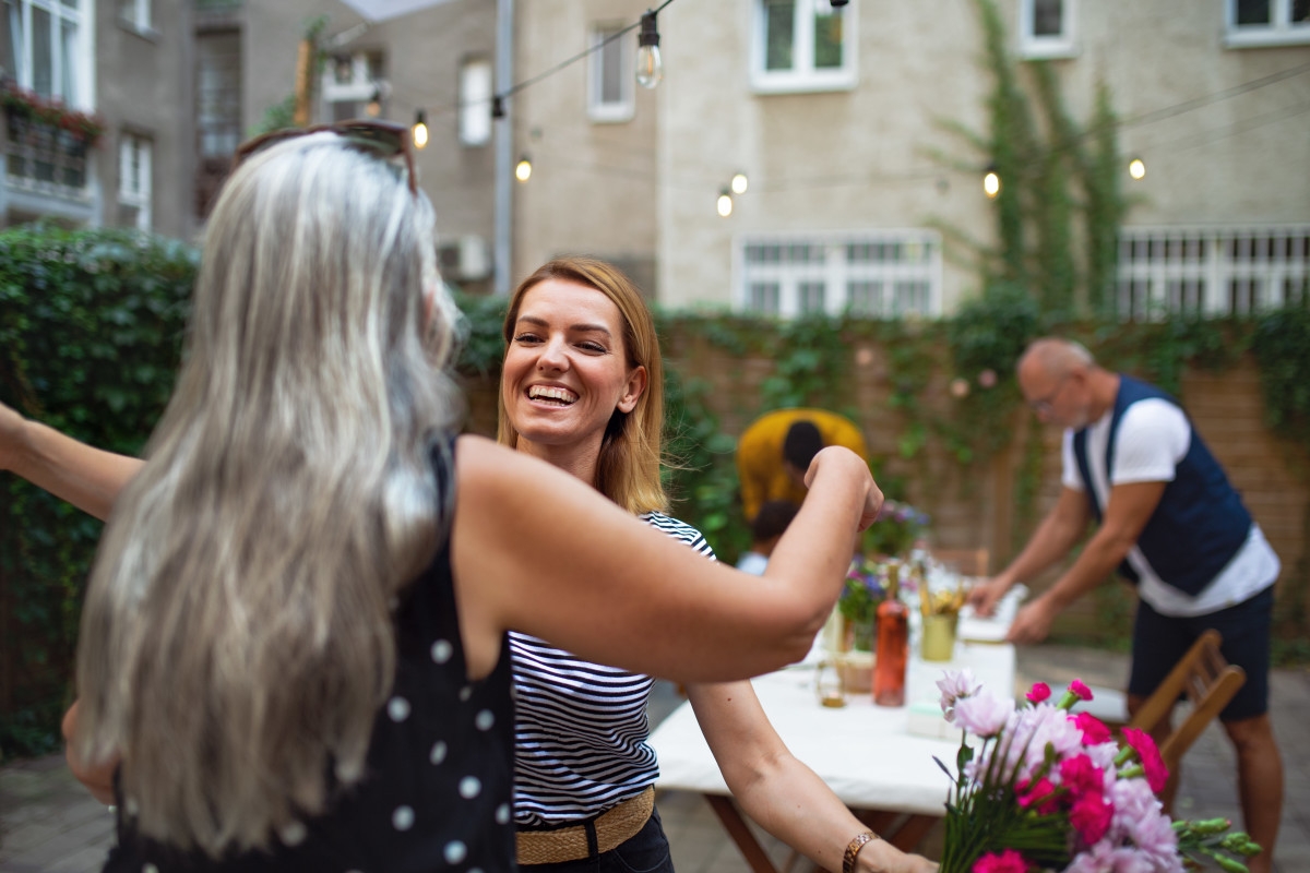 An Etiquette Expert Is Begging You to Never, Ever Show Up to a Party at This Time