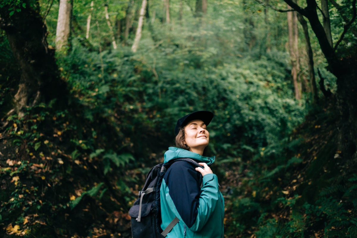 11 Benefits of Being Single, According to a Holistic Therapist