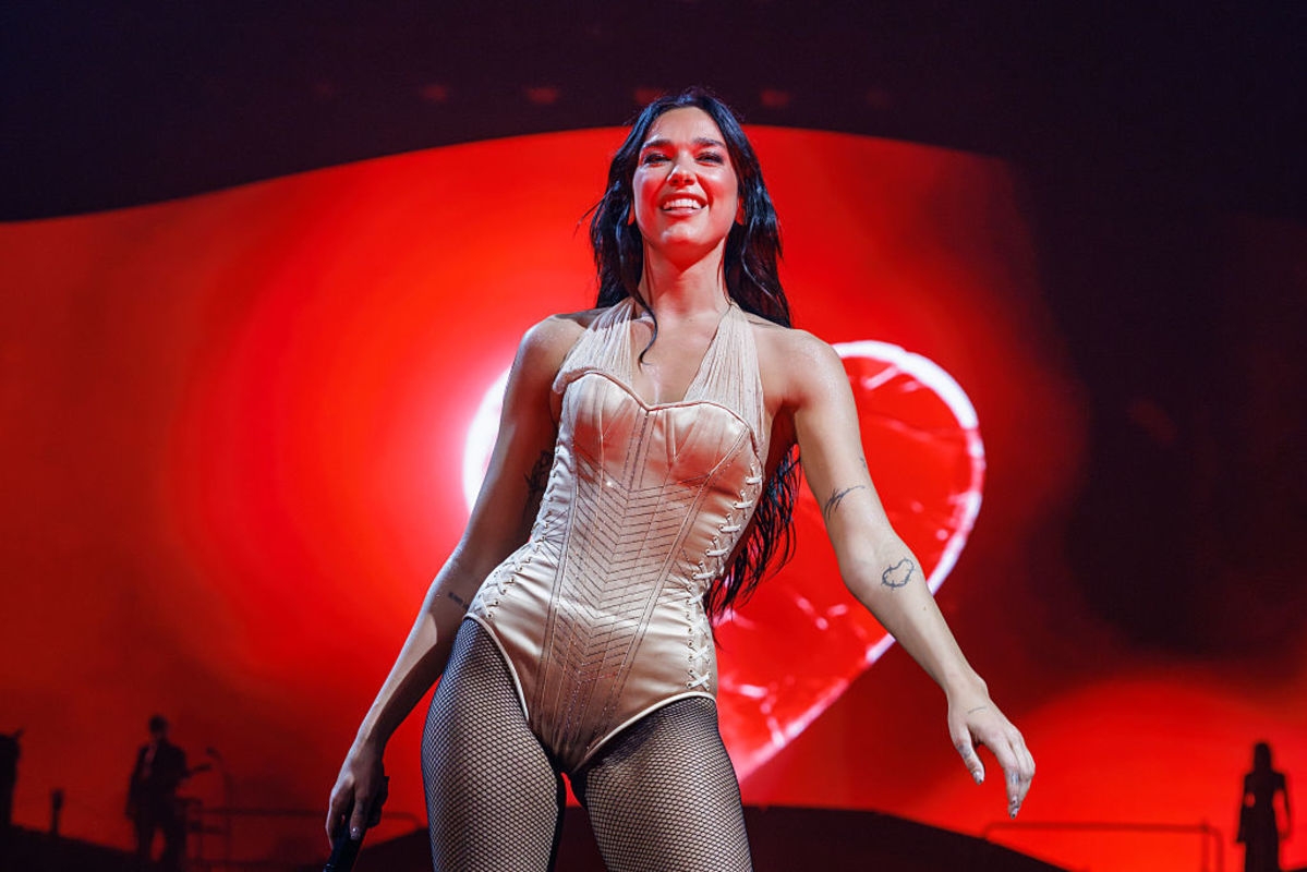See Dua Lipa Perform Iconic ‘80s Hit With Original Singer