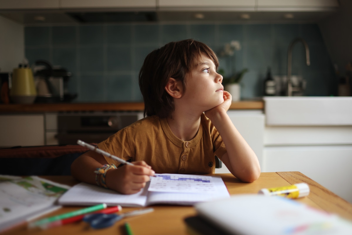 7 Common Parenting Tactics That Can Hurt Your Kid's Confidence, According to a Child Psychologist