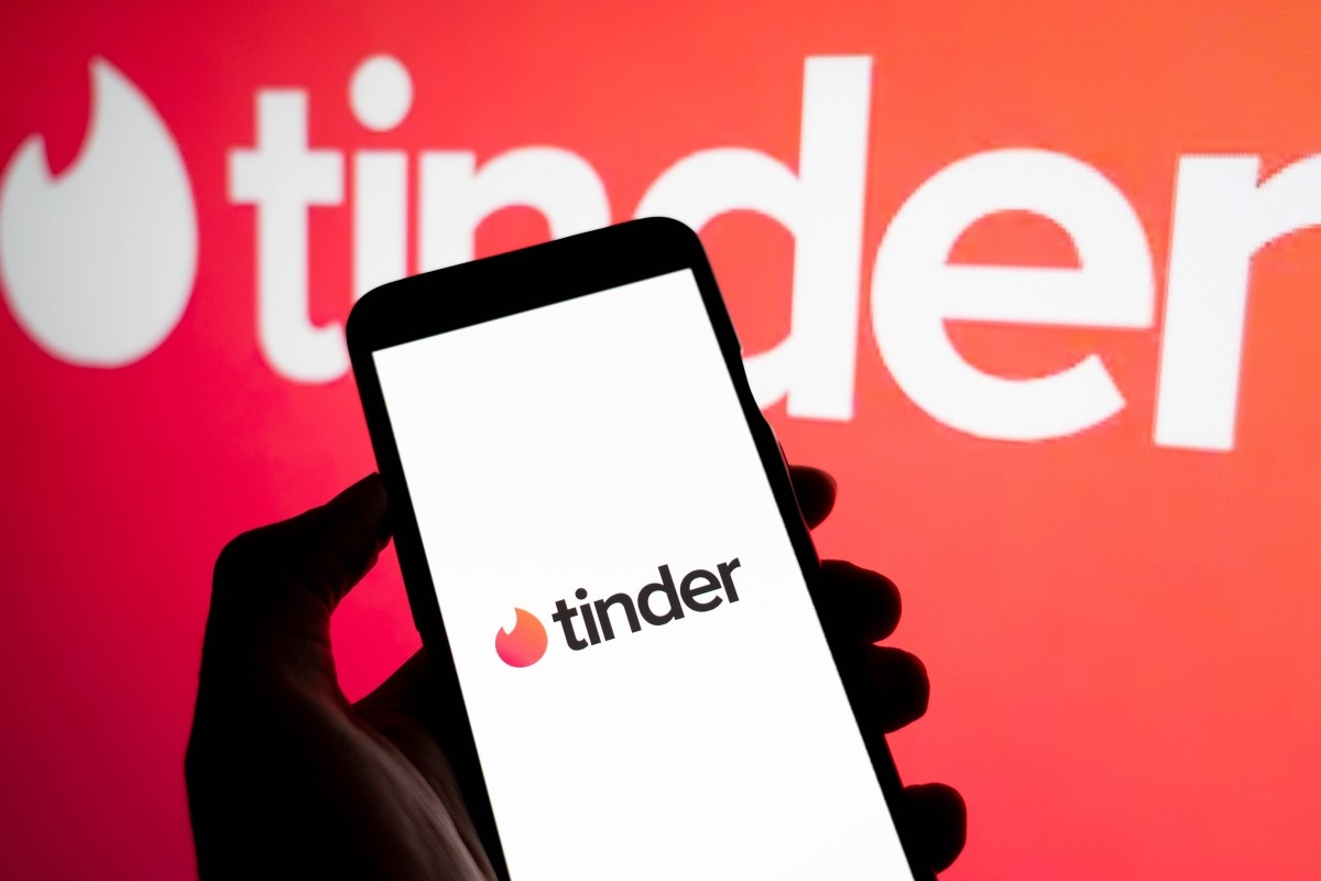 Tinder's Newest Feature Lets You and Your Bestie Swipe as a Package Deal