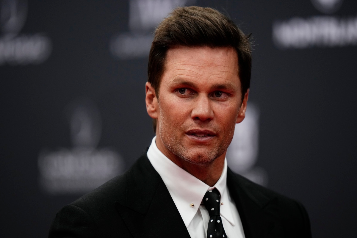 Awkward! Tom Brady Gets Booed At Indy 500