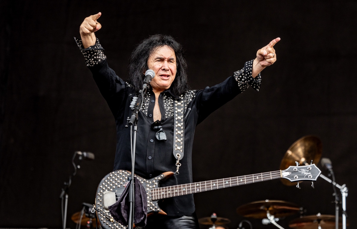 Rocker Gene Simmons Shocks Fans By Bringing Iconic '60s Singer on Stage