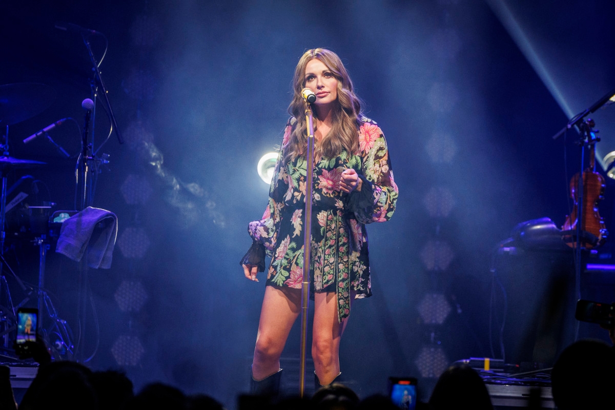 Carly Pearce Does Dolly Parton Tribute at the Ryman — ‘Straight Out of a Country Music Dream'