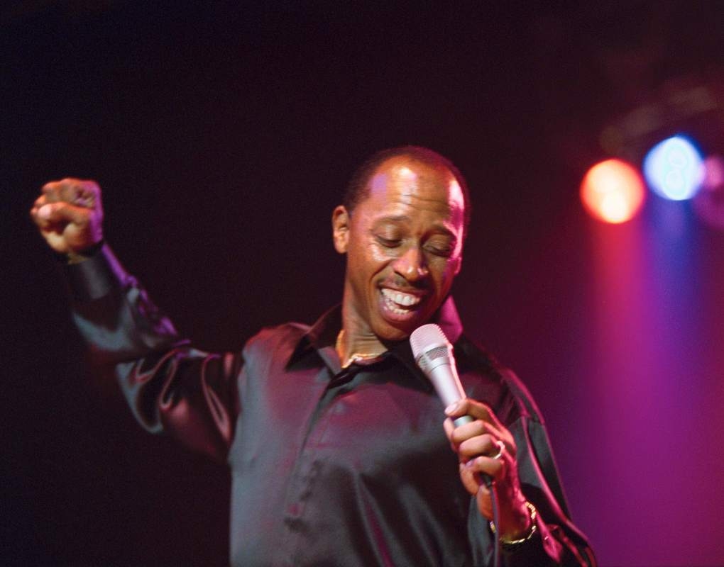 80s Singer's Appearance Shocks Fans at Impromptu Concert: 'I Refuse To Believe He Is 77'