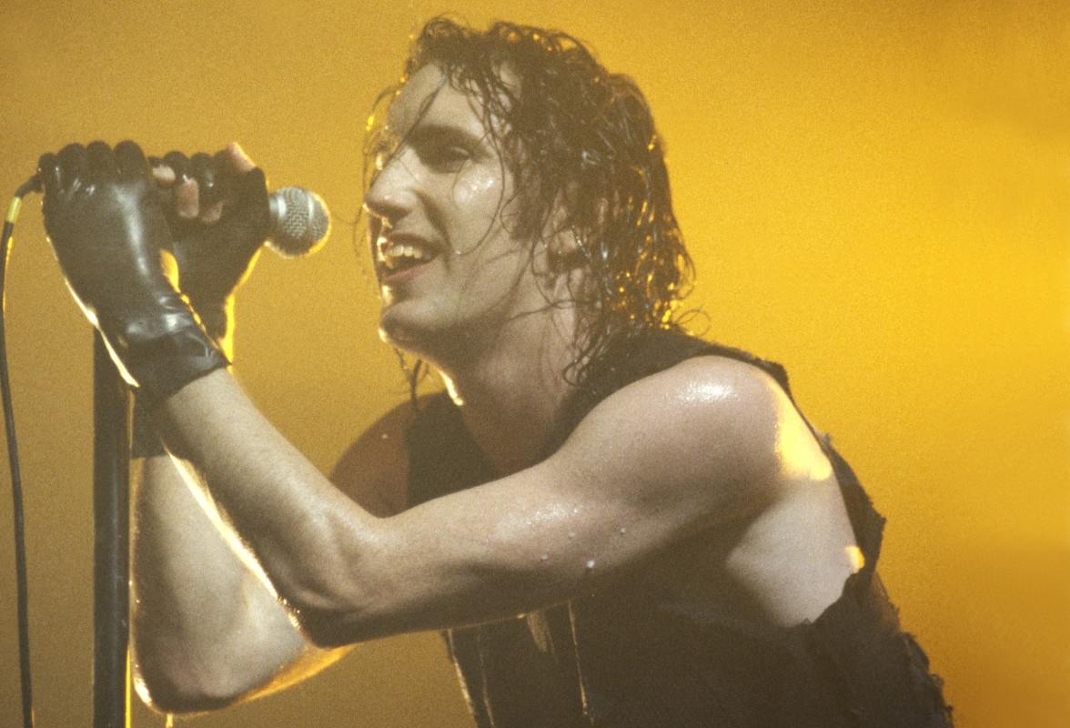 Iconic ‘90s Rock Band Plays Classic Songs for First Time in Decades