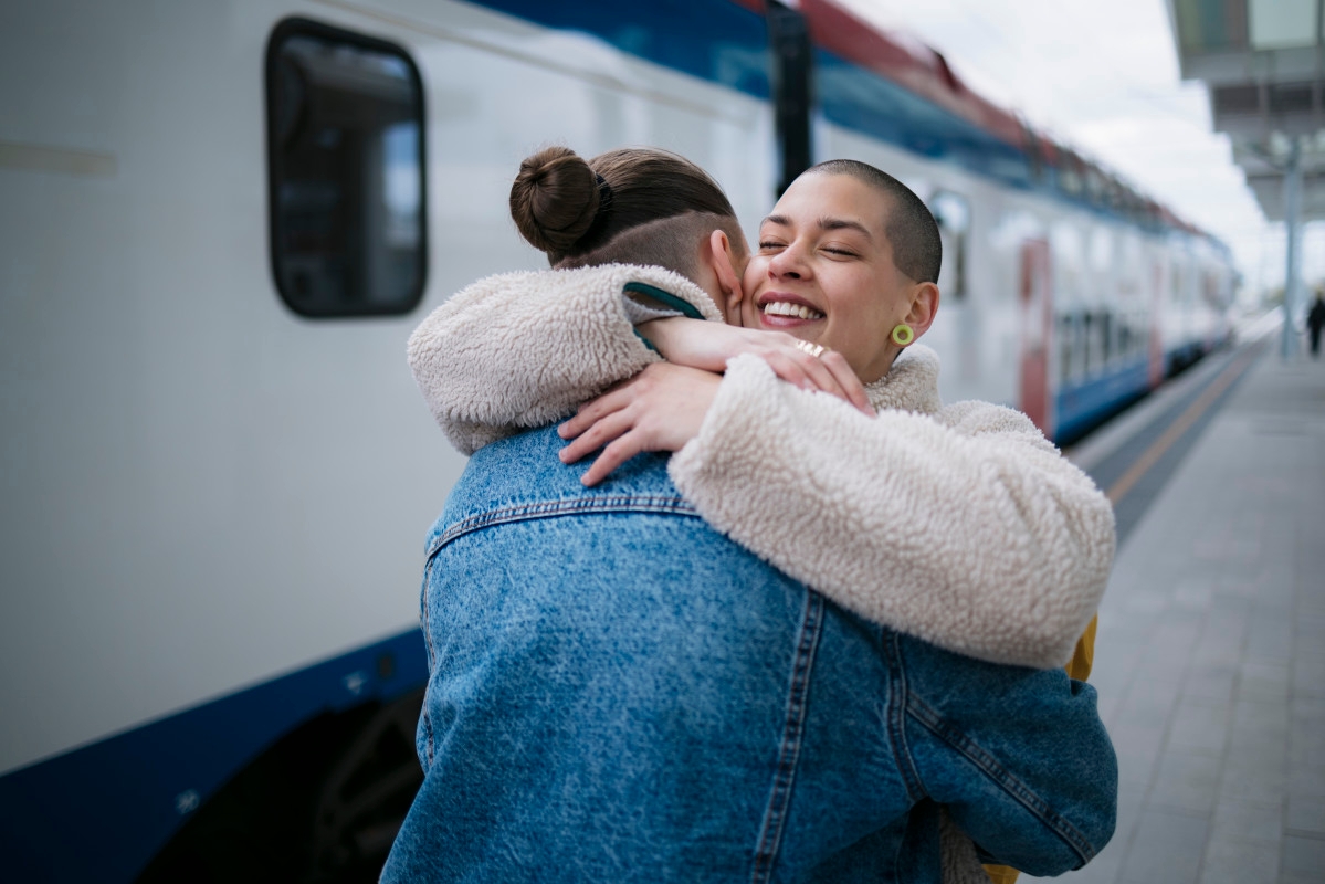 What's a 'LAT' Relationship? Therapists Weigh In on This Fascinating Trend