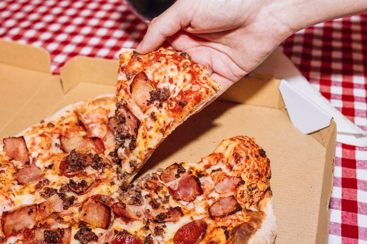 Iconic Pizza Chain Files for Bankruptcy Amid Industry Challenges