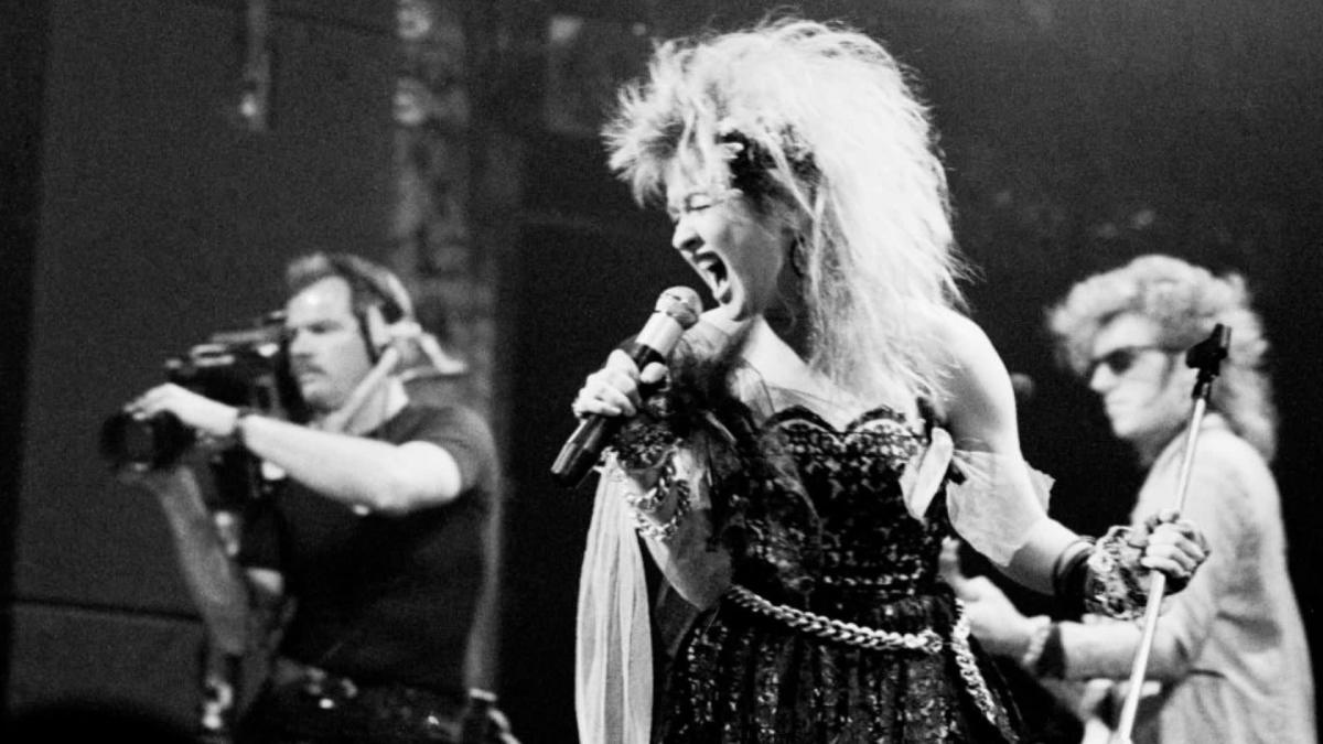 '80s Pop Icon Makes Bold Political Statement: 'Stay Loud'
