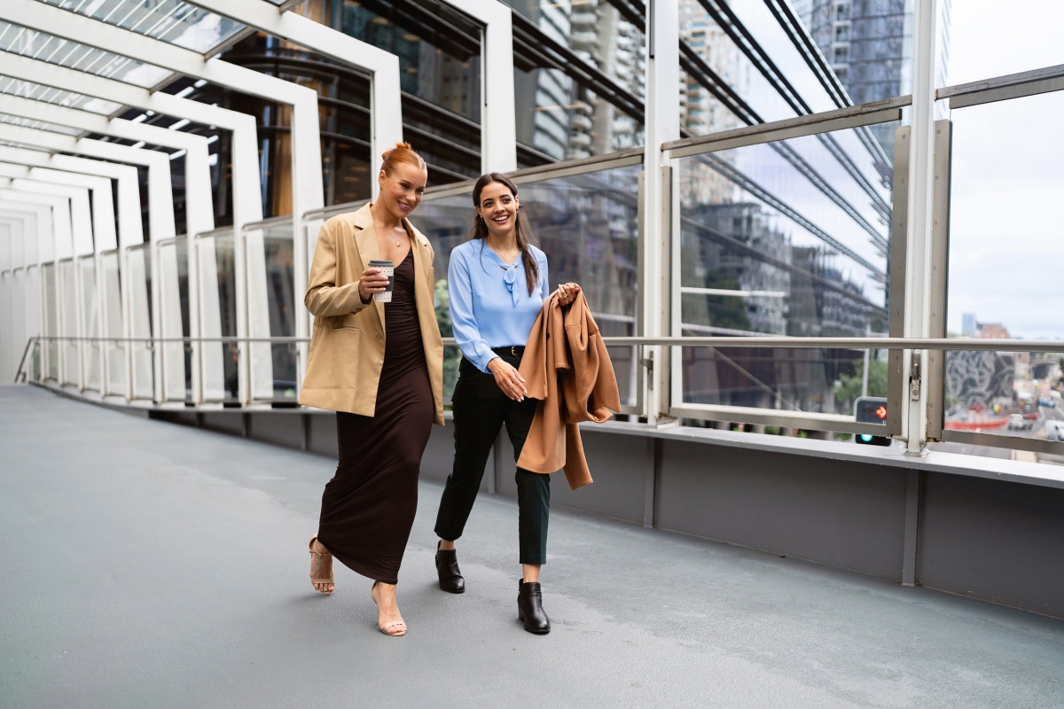 10 Things Classy Women Never, Ever Do in Public, According to an Etiquette Expert