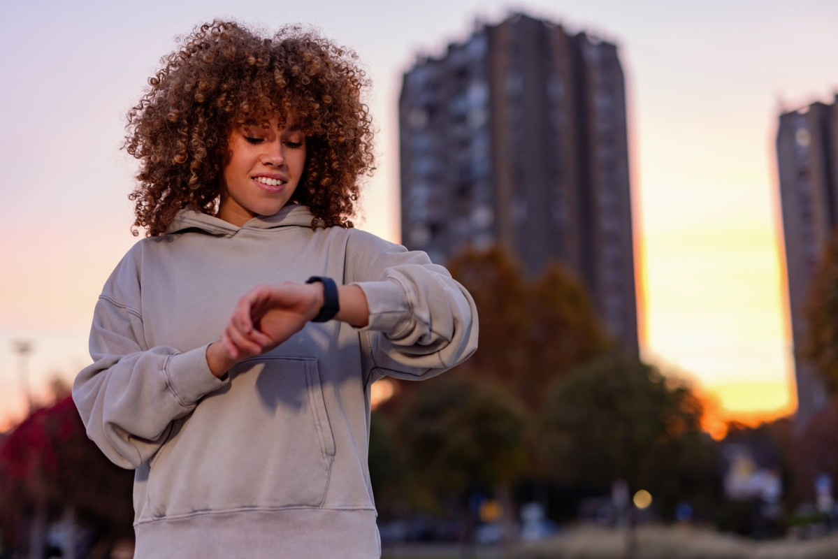 This One Change Will Make Your Walks More Effective, According to Personal Trainers