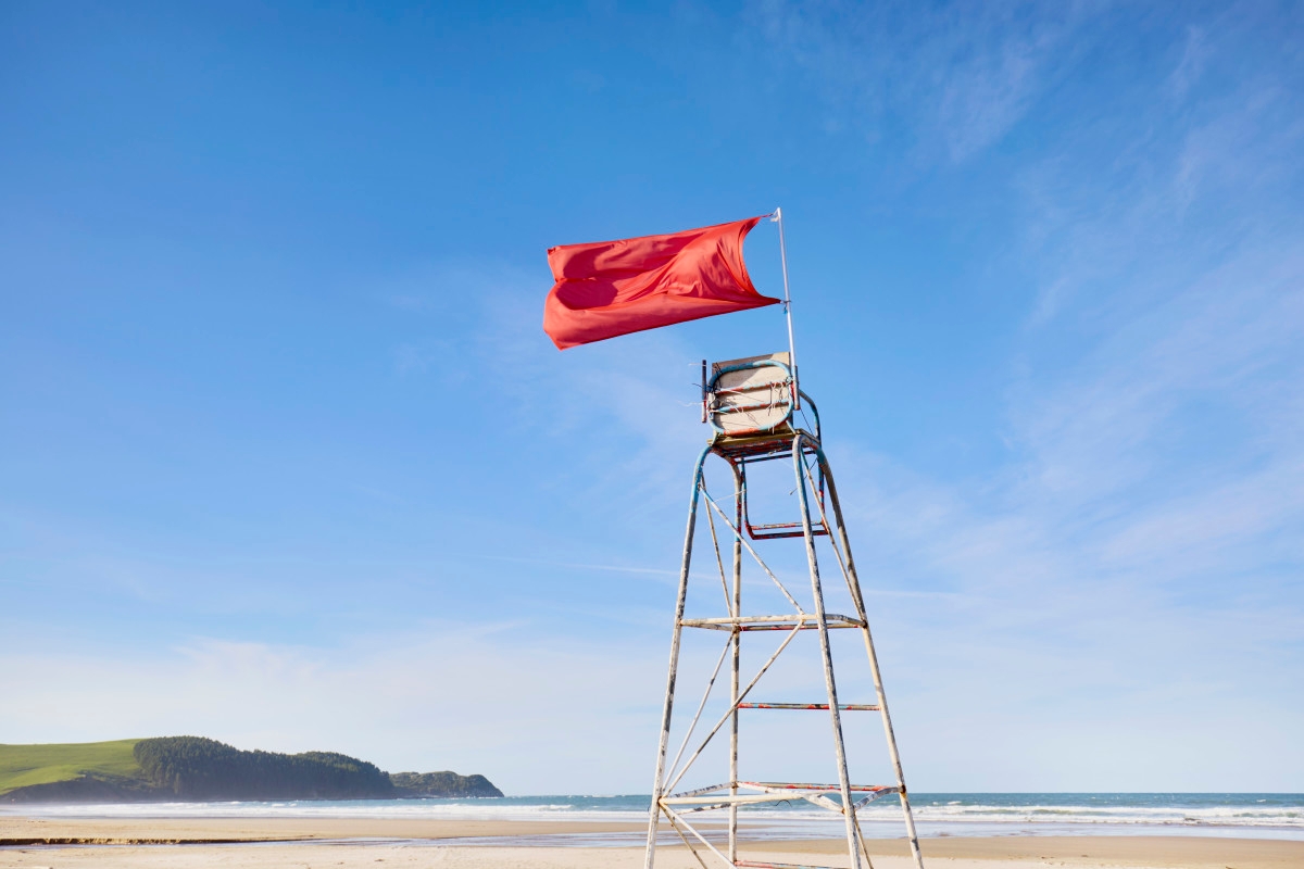 The 6 Most Overlooked Red Flags in a Relationship, According to a Psychologist