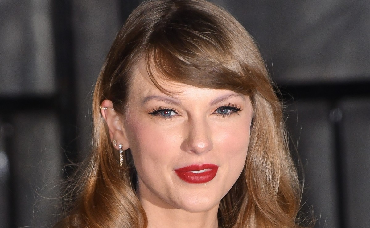 NFL Icon, 47, Sends a Direct Message to Taylor Swift