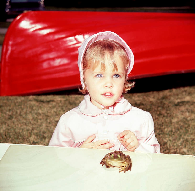 'Bewitched' Star, 61, Turns Heads in Birthday Selfie