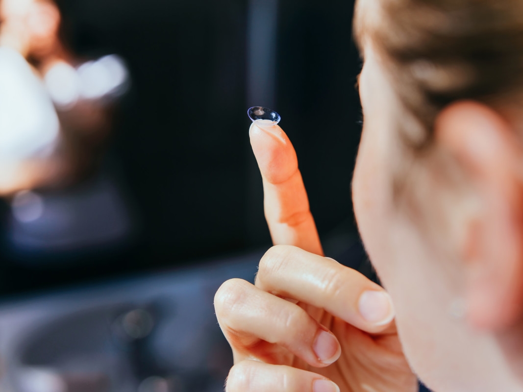 The One Thing You Should Never, Ever Do Right After Putting in Contact Lenses, According to Ophthalmologists