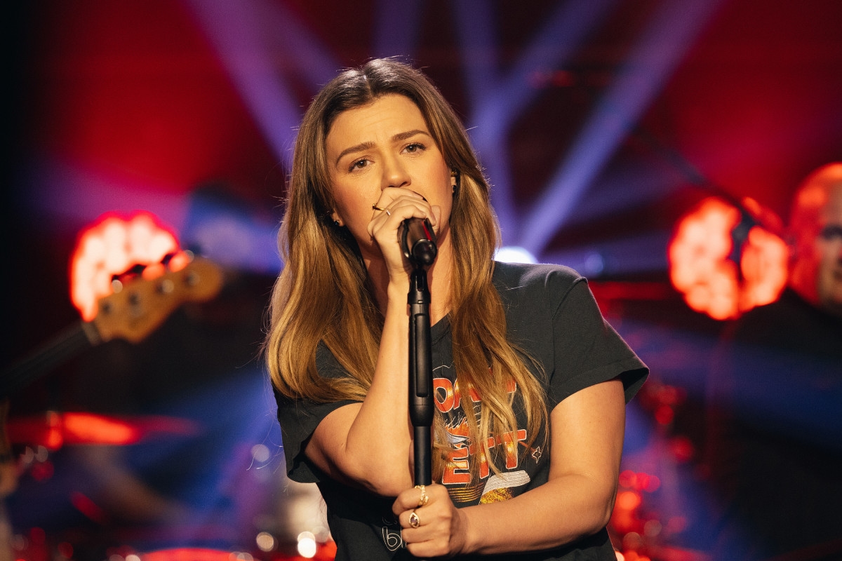 Kelly Clarkson Absolutely Crushes 'Since U Been Gone' 20 Years After Its Release