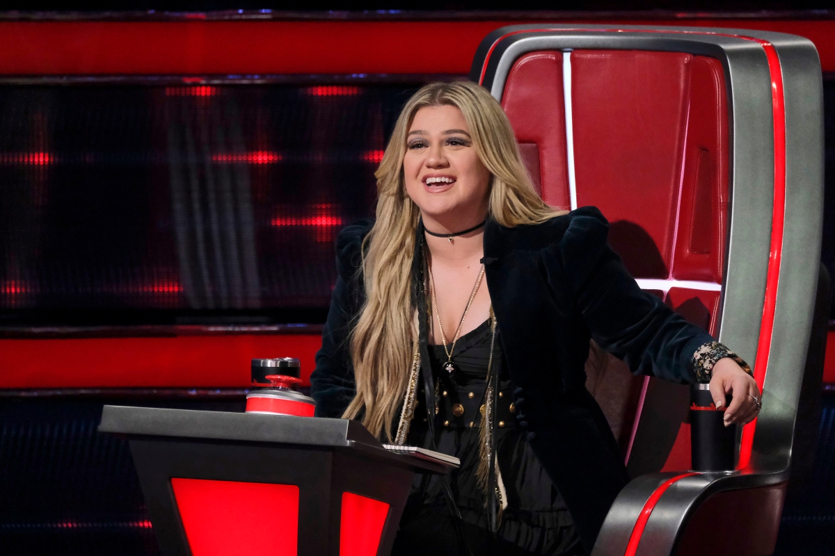 Kelly Clarkson Teases Major Career Reveal and Fans Can't Wait