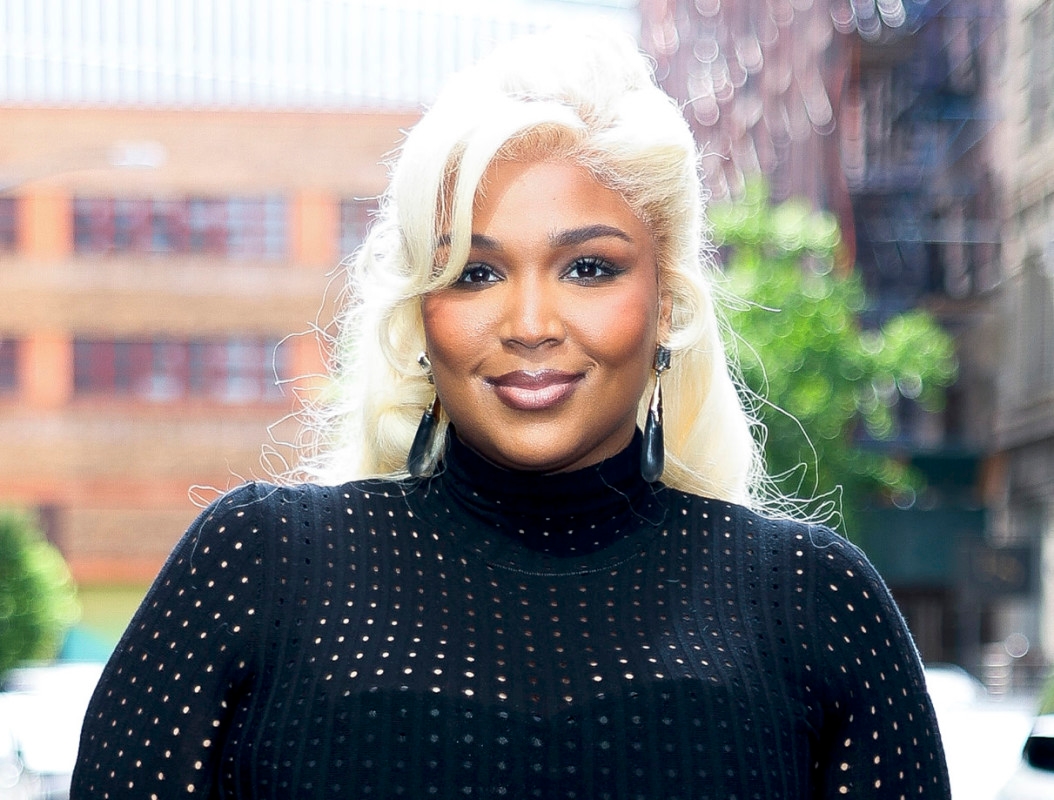 Lizzo Shows Off Impressive Weight Loss in Low-Cut Sparkling Swimsuit