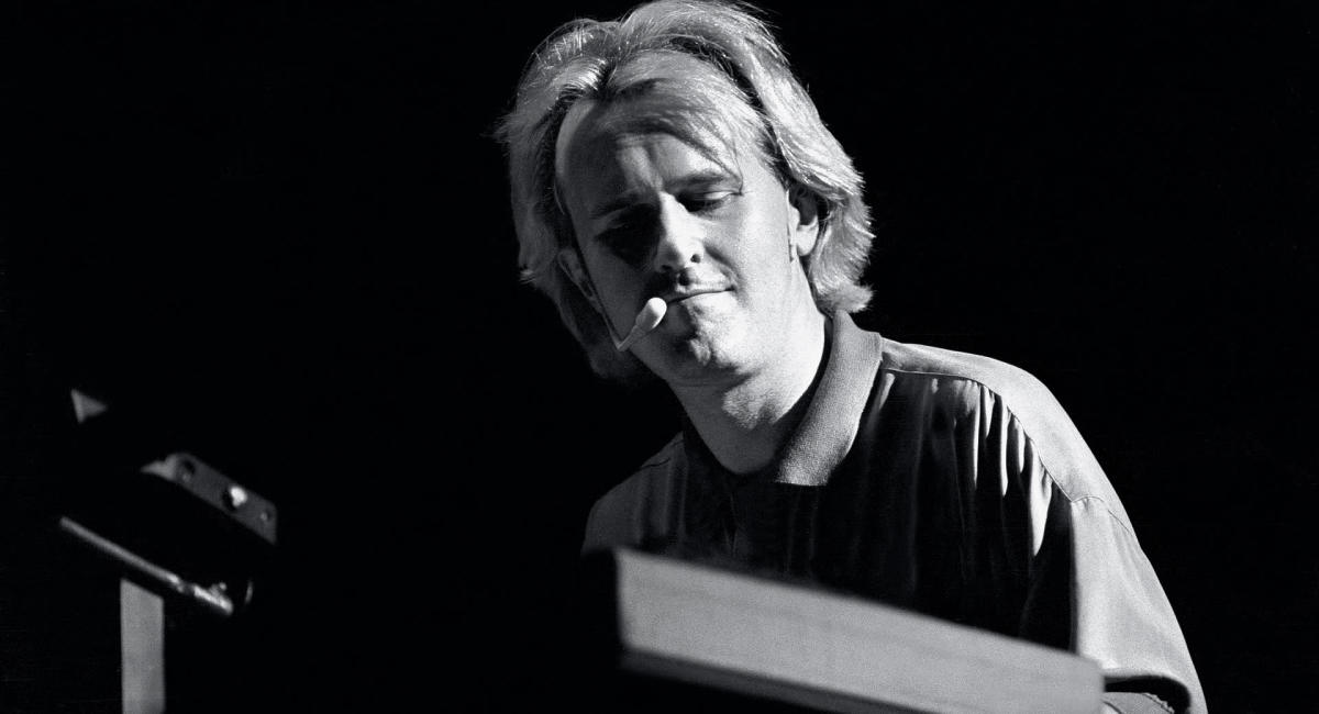 Iconic '80s Rocker Going Viral With 'God Only Knows' in Memory of Brian Wilson