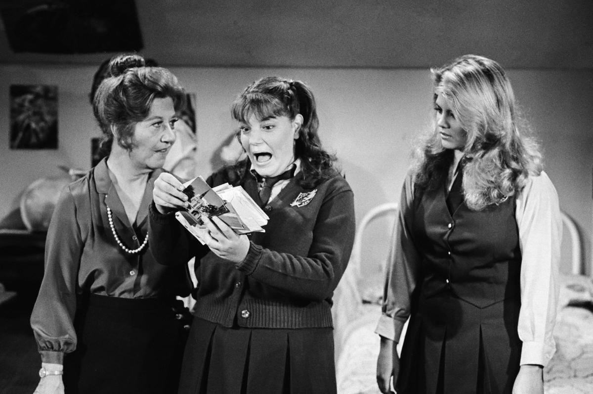 '80s Sitcom Star 'Looks Amazing' In Tribute to Broadway Legend