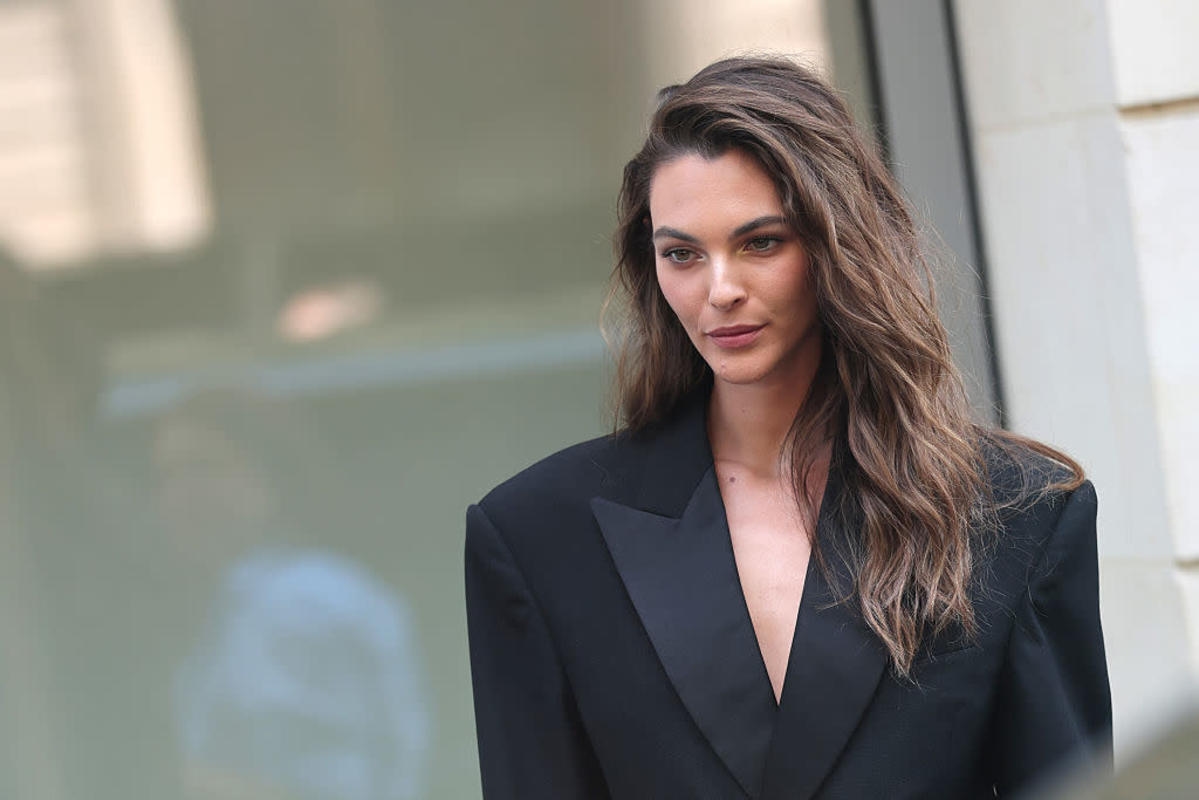 Leonardo DiCaprio's Girlfriend Turns Heads in String Bikini