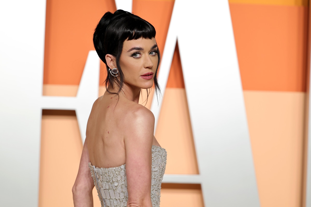 Katy Perry's Stage Prop Malfunctions Mid-Air in Viral Concert Video