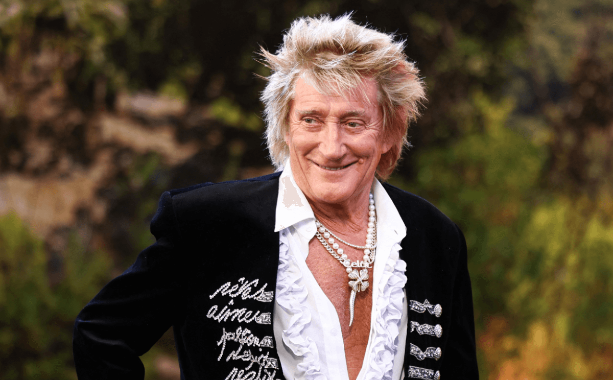 Rod Stewart Honored With Major Award—Tops It With Career First