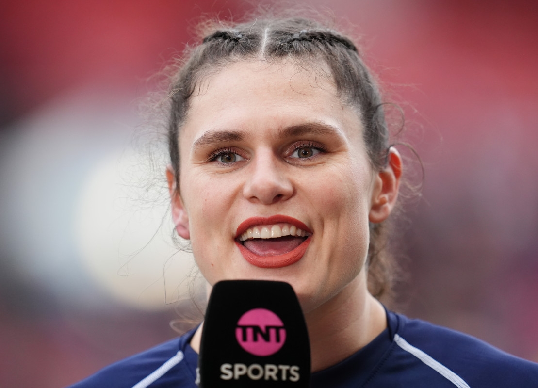 Ilona Maher Fans Give a 'Standing Ovation' for 'Smoking Hot' Swimsuit Photo