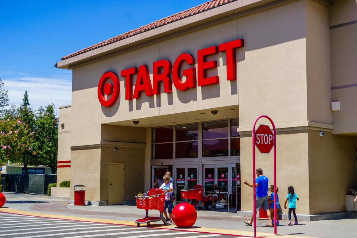 Target's Stunning $40 Beverage Tub is The Perfect Summer Party Upgrade