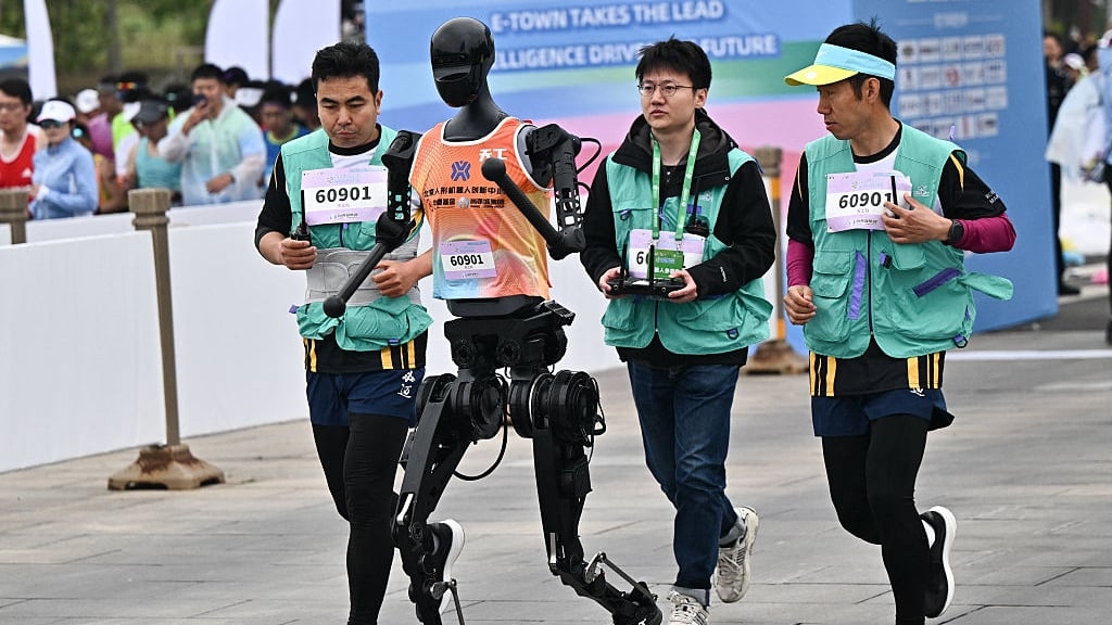 Chinese Robots Can't Outrun Human Marathoners Just Yet
