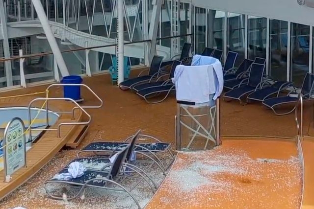 Cruise Ship Waiter Saves Passengers from Shards of Glass Raining Down from Shattered Window