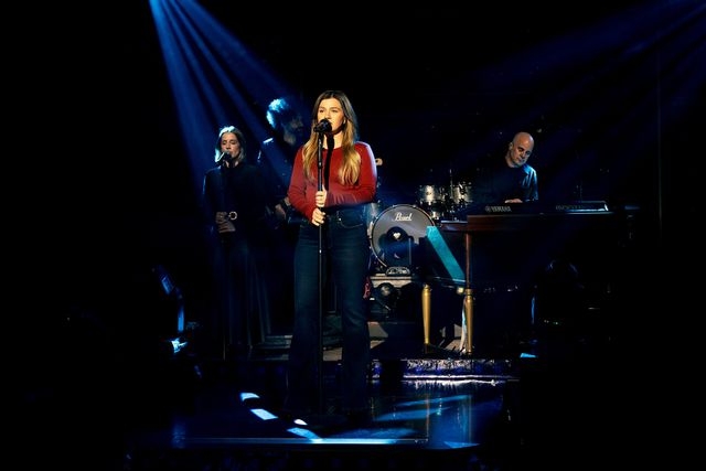 Kelly Clarkson Gives Karaoke Favorite 'Total Eclipse of the Heart' a Wistful Cover for Kellyoke — Watch!