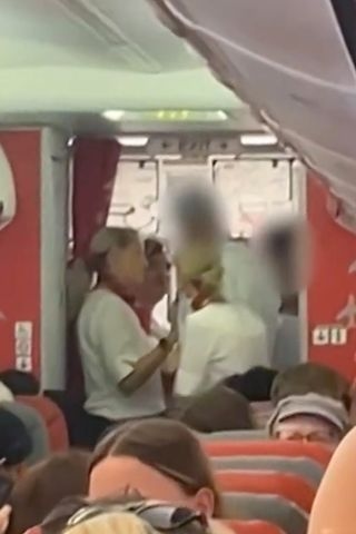 2 Passengers Banned from Airline Due to ‘Disruptive' Behavior After Drinking Vodka