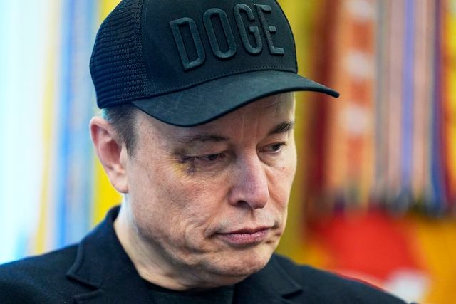 Elon Musk Shows Up with Mysterious Black Eye at Oval Office Meeting with Trump, Blames It on His 5-Year-Old Son