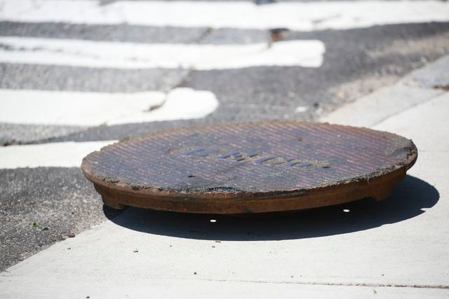 Grandma and 2 Grandchildren Narrowly Escape Manhole Explosion in Dramatic Moment Caught on Video: Watch