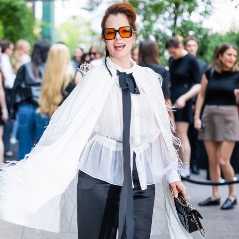 Parker Posey Delivers the Drama with a Cape in New York City, Plus Mindy Kaling, Olivia Munn, Nick Cannon and More
