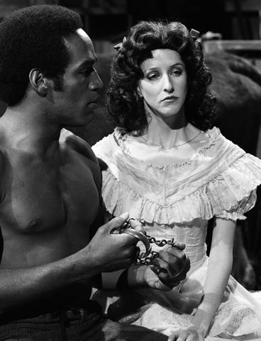 Laraine Newman Dishes on Kissing O.J. Simpson During His Saturday Night Live Hosting Gig