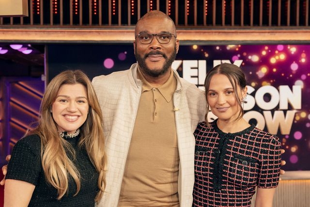 'The Kelly Clarkson Show' Marks 1,000 Episodes by Celebrating with Tyler Perry, Candy, Alcohol and More