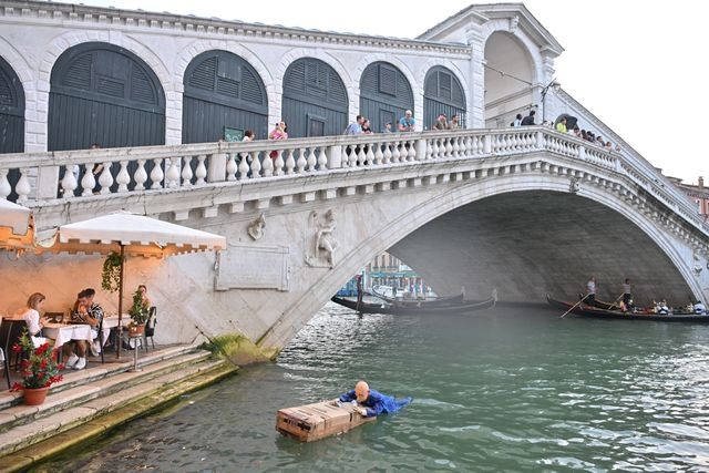 Protestors Push Jeff Bezos Dummy, Clutching an Amazon Box and Fistfuls of Cash, Into Venice Canal amid Wedding Protests