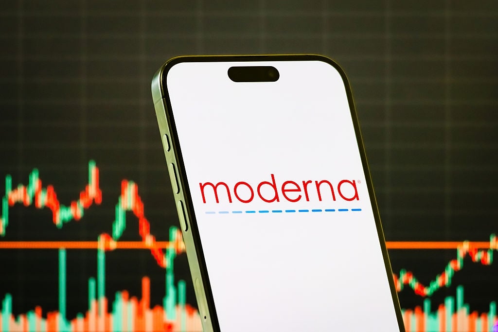 Moderna sharpens focus on $1.5bn cost cutting plan after 41% revenue slump
