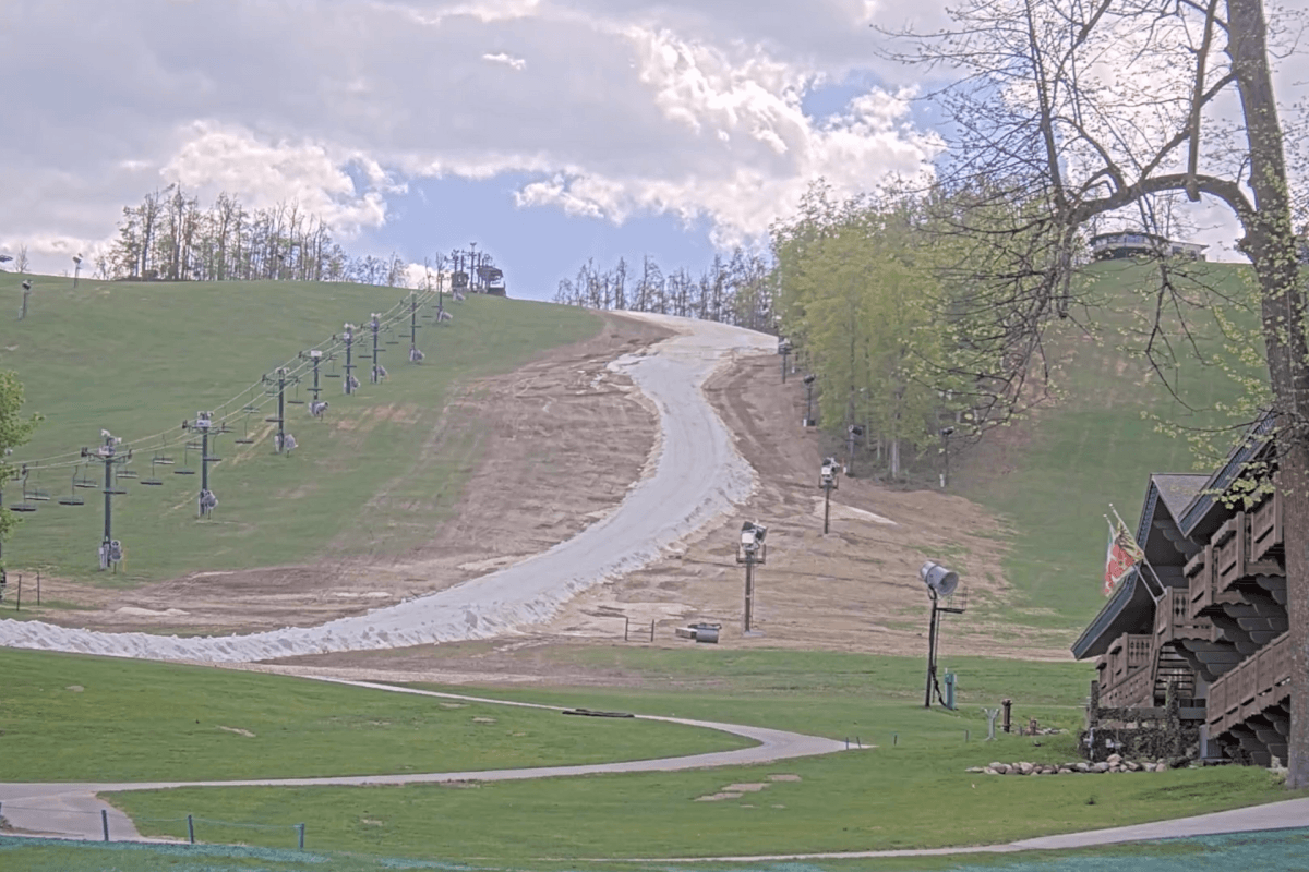 5 Feet of Snow Still Covering Michigan Ski Area's 'Glacier'