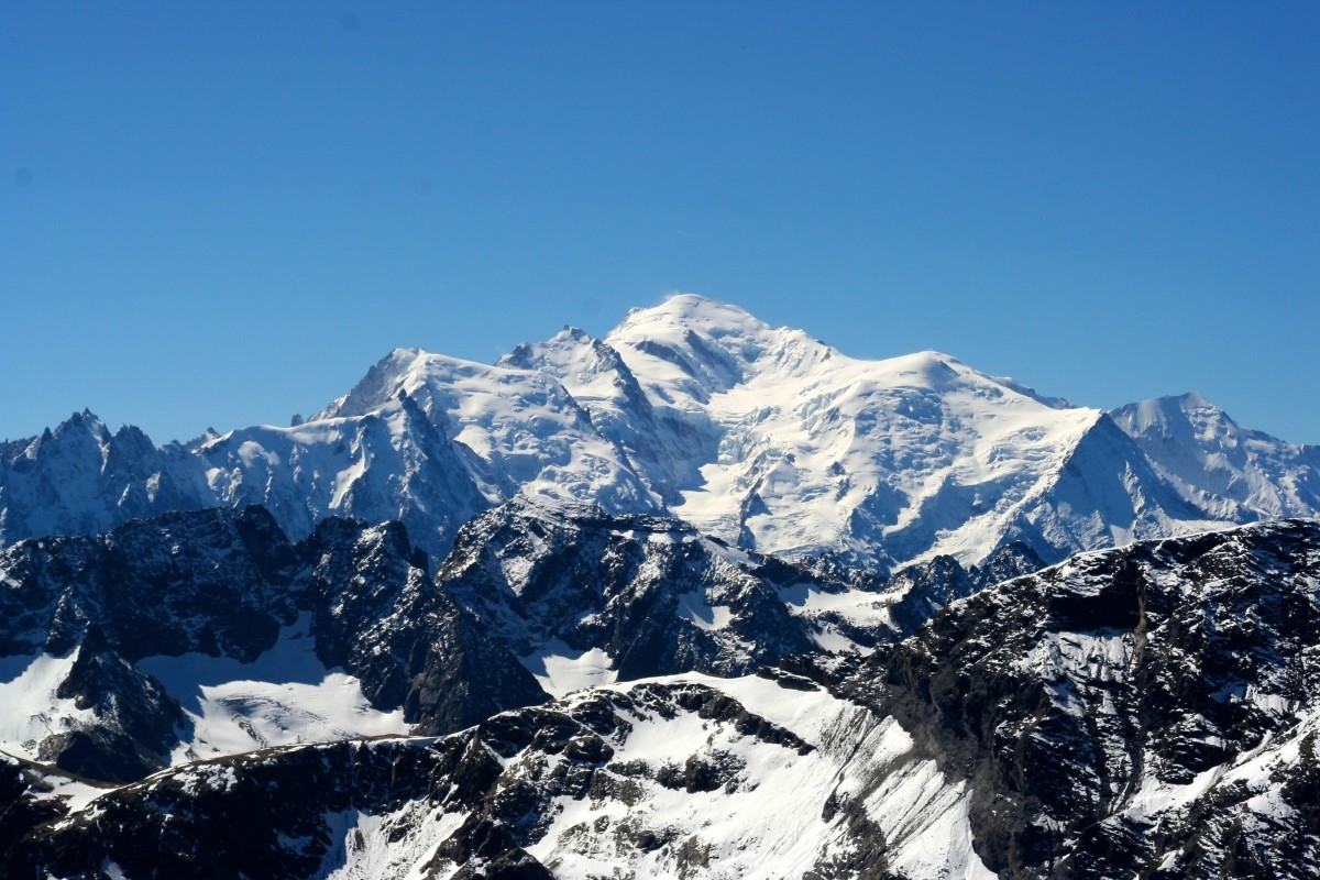 Avalanches Kill Five Skiers in French Alps