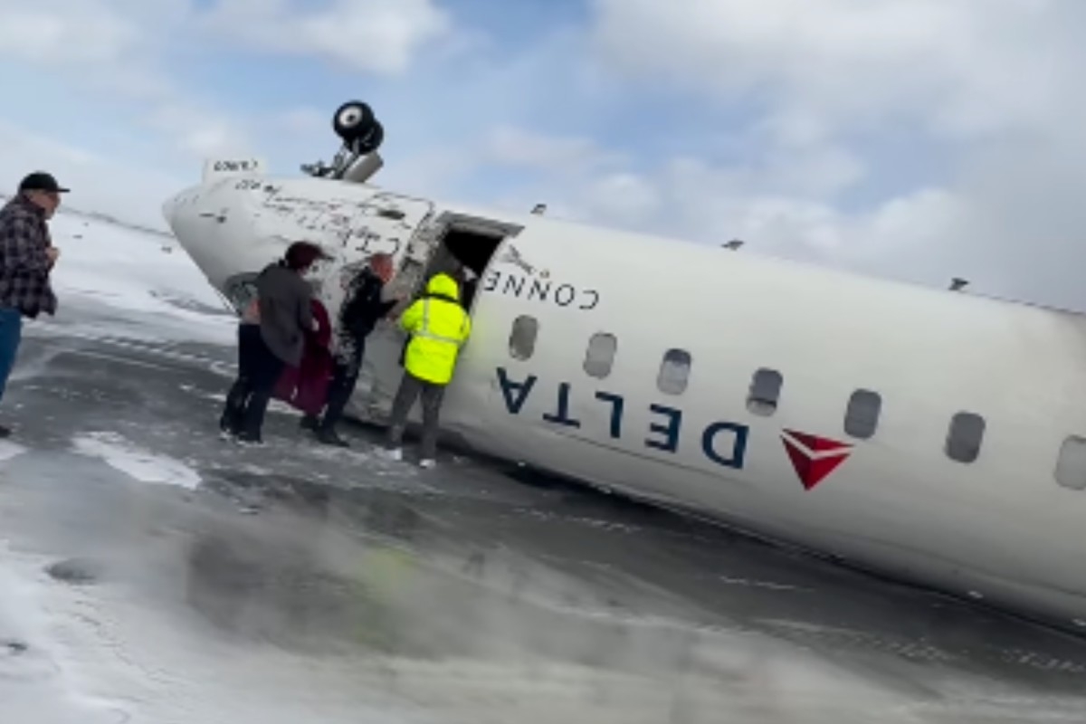 Pro Skier Pete Koukov Climbs Out of Delta Airlines Wreckage