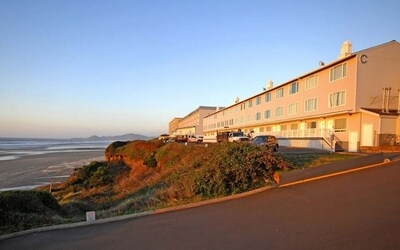 HILCO REAL ESTATE SALES ANNOUNCES OCEANFRONT HOTEL INVESTMENT OFFERING AVAILABLE FOR SALE IN NEWPORT, OREGON